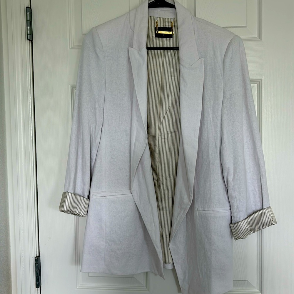 Tahari  Blazer size S/P white